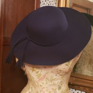 Floppy chic velvet hat